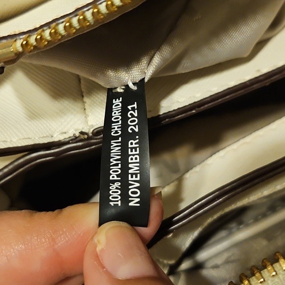 DKNY Handbag EUC - Picture 14 of 16